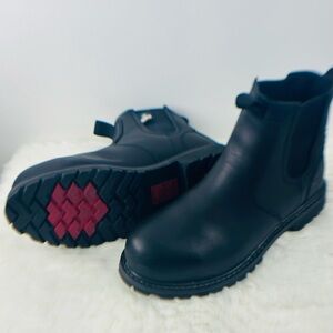 NWOT CSA Black Ankle work Boots with non marking oil and slip resistant